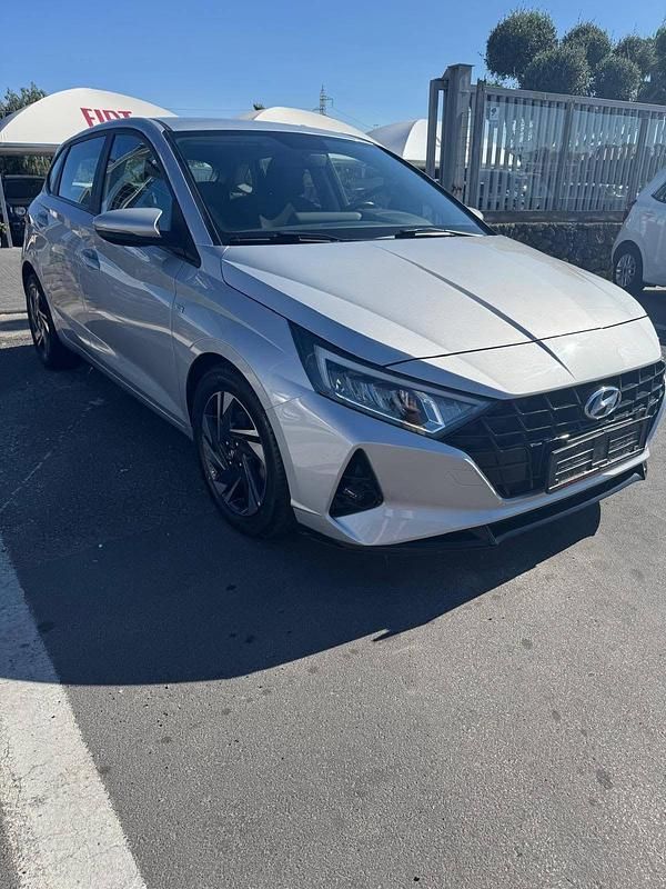 Grigio Usata 2022 Hyundai i20 Tre volumi | 13.999 € (Ottimo prezzo) - Immagine 1/4