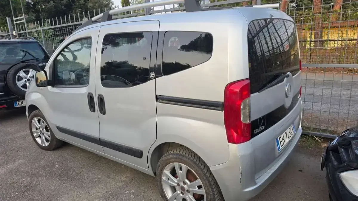 Usata Fiat Qubo Dynamic 69 CV (50 kW) 2011 Argento Monovolume