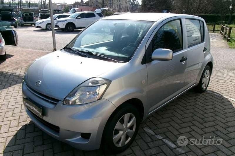Usata Daihatsu Sirion HIRO 69 CV (50 kW) 2009 Grigio Utilitaria