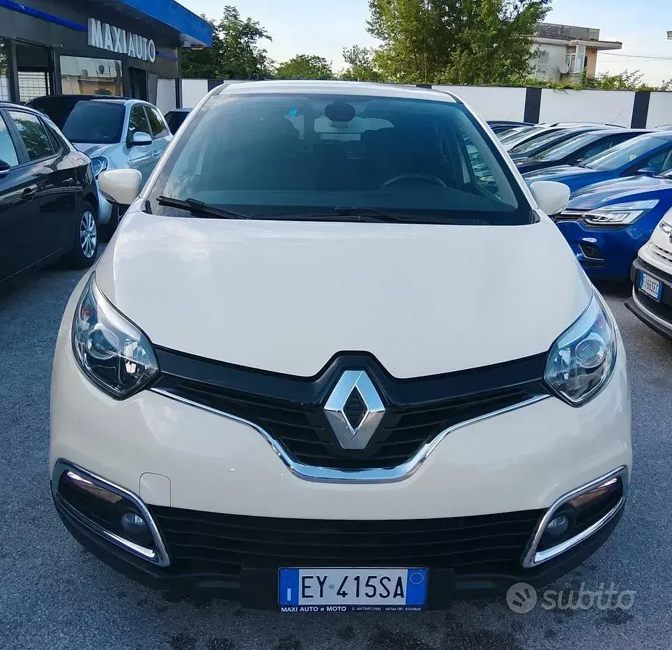 Usata Renault Captur 90 CV (66 kW) 2015 Beige SUV