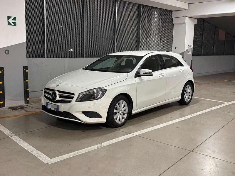Usata 2017 Mercedes A180 Tre volumi | 11.000 € (Super prezzo) - Immagine 1/4