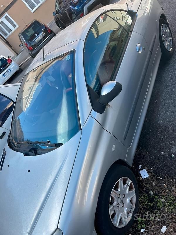 Usata Peugeot 206 CC 2011 Grigio Cabrio