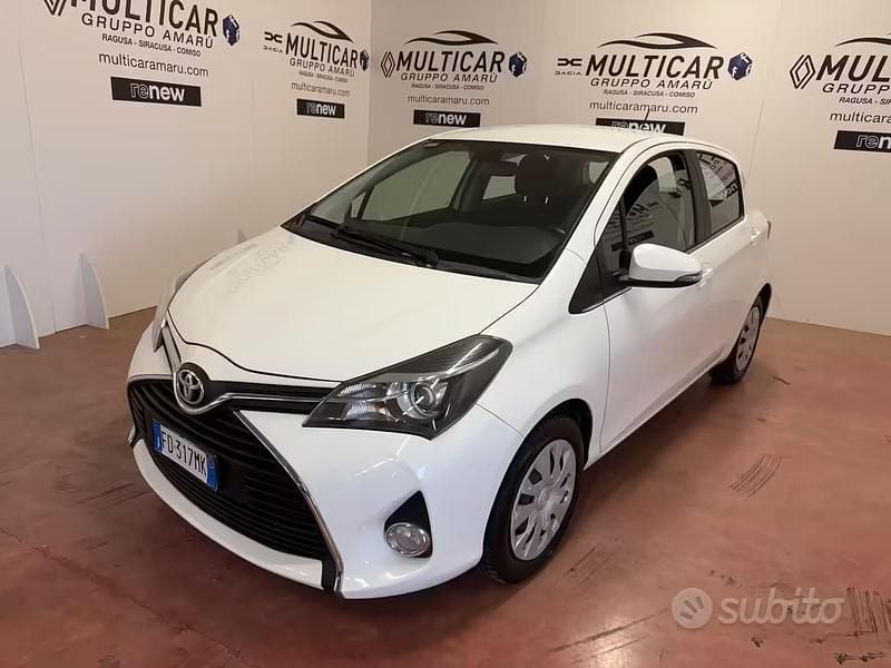 Usata Toyota Yaris Active 69 CV (50 kW) 2016 Bianco Utilitaria