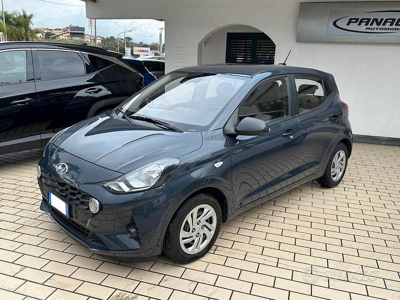 Usata Hyundai i10 Advanced 67 CV (49 kW) 2022 Grigio Utilitaria