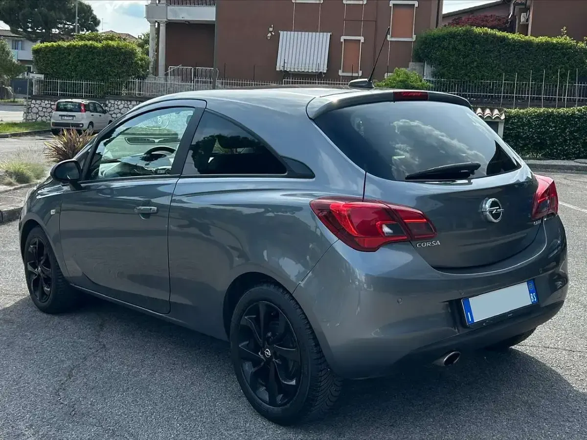 Usata Opel Corsa 75 CV (55 kW) 2017 Grigio Utilitaria