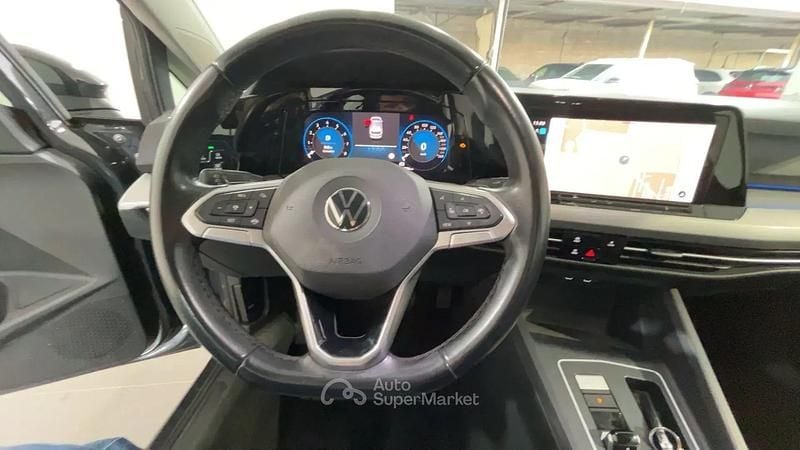 Usata VW Golf VIII Life 110 CV (80 kW) 2020 Argento Berlina