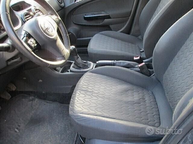 Usata Opel Corsa 86 CV (63 kW) 2013 Grigio Berlina