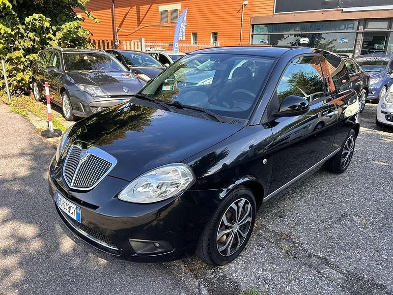 Nero Usata 2010 Lancia Ypsilon Due volumi | 3200 € (Ottimo prezzo) - Immagine 1/4