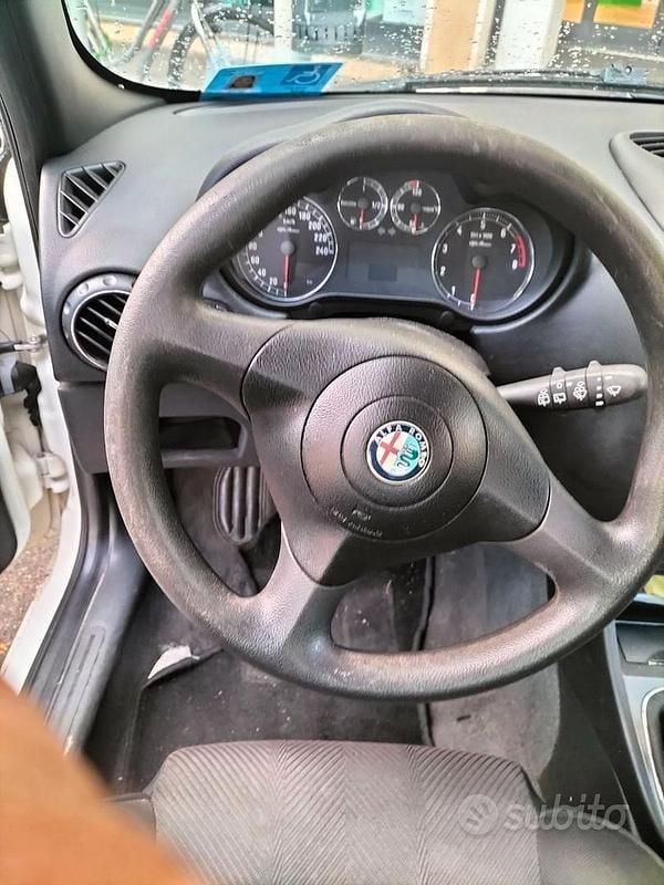Usata Alfa Romeo 147 105 CV (77 kW) 2010 Bianco Utilitaria