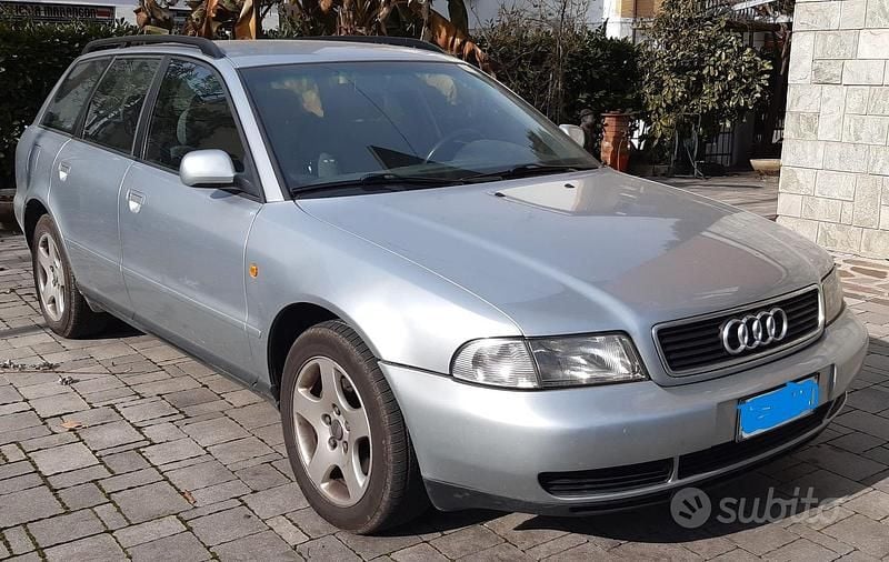 Usata Audi A4 150 CV (110 kW) 1998 Grigio Station wagon