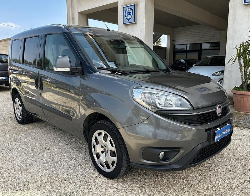 Usata Fiat Doblò Lounge 120 CV (88 kW) 2016 Grigio Monovolume
