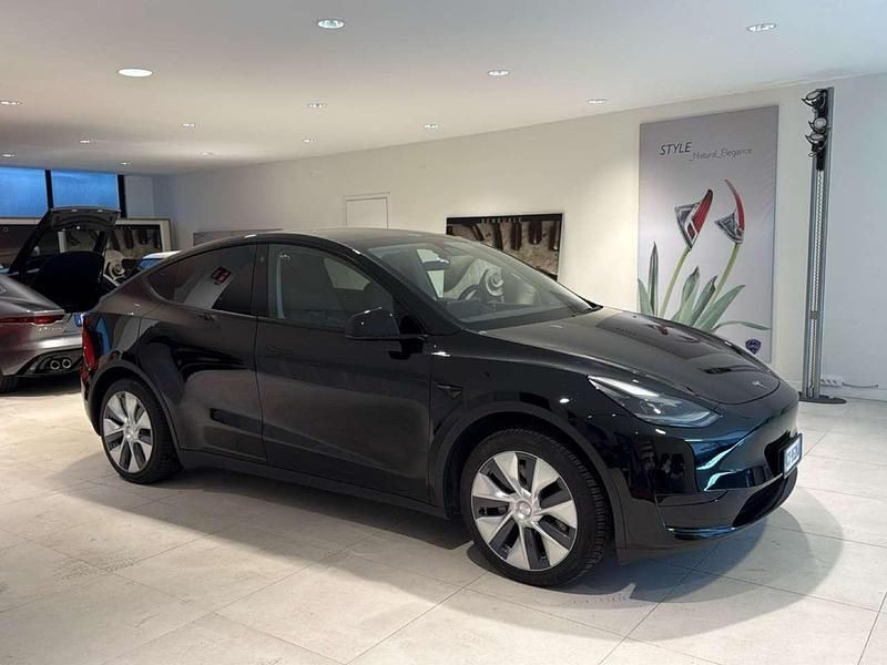Usata Tesla Model Y Standard Range 125 kW (170 CV) 2024 Nero SUV