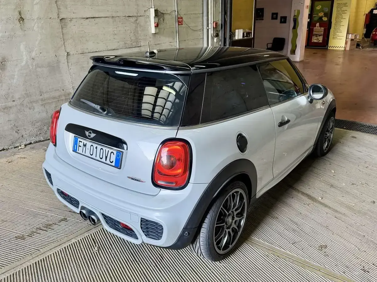 Usata Mini John Cooper Works 231 CV (169 kW) 2018 Rooftop grey metallic Utilitaria