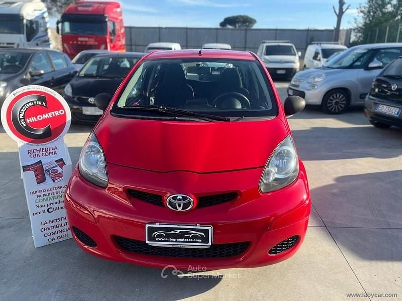 Usata Toyota Aygo Connect Style 68 CV (50 kW) 2011 Rosso Utilitaria