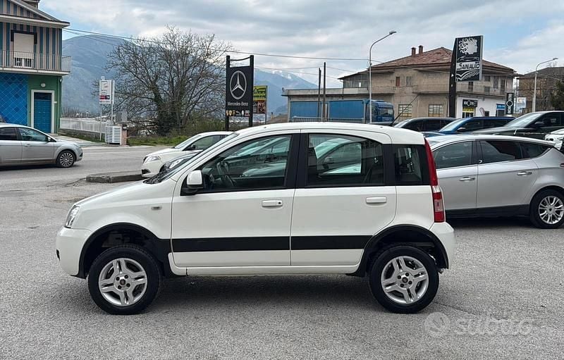 Usata Fiat Panda 4x4 Climbing 74 CV (54 kW) 2012 Bianco Utilitaria
