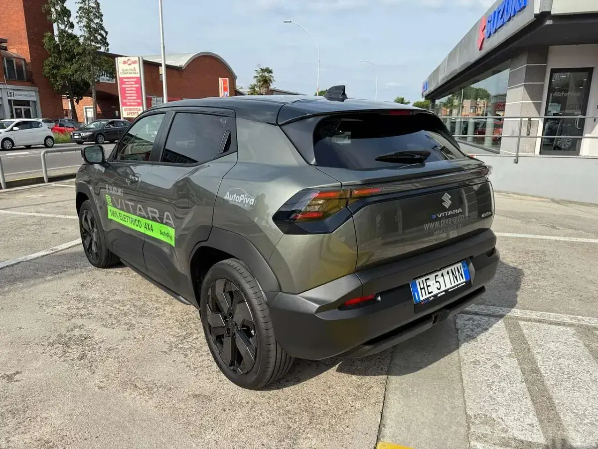 Nuova Suzuki e-Vitara 94 kW (129 CV) 2026 Verde SUV