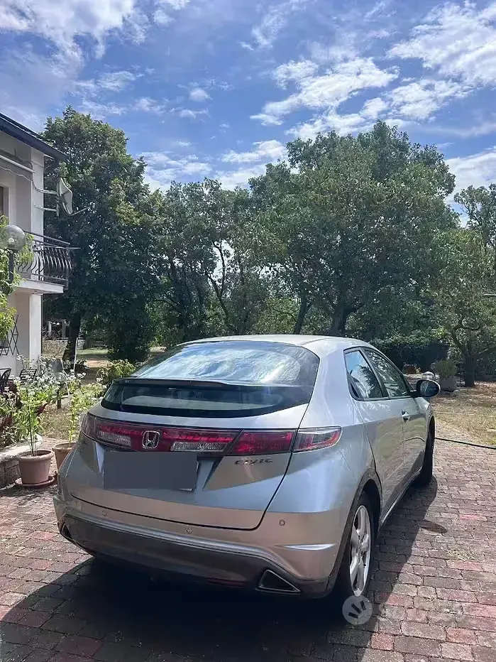 Usata Honda Civic 99 CV (72 kW) 2011 Grigio Berlina