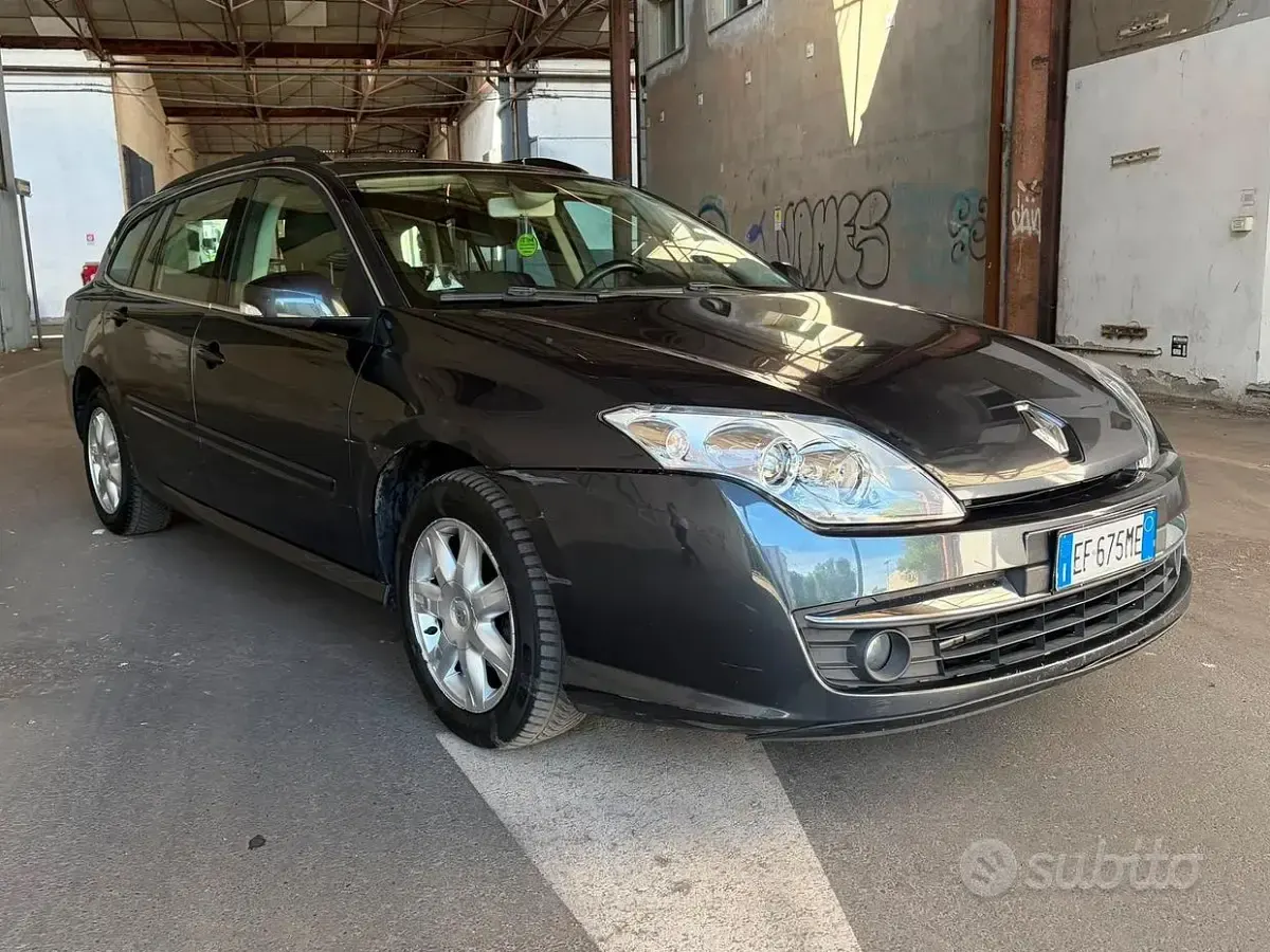 Usata Renault Laguna III Dynamique 110 CV (80 kW) 2010 Bluazzurro Berlina