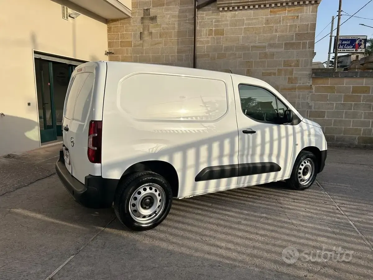 Gebraucht Opel Combo S 102 PS (75 kW) 2020 Weiß Van / Kleinbus