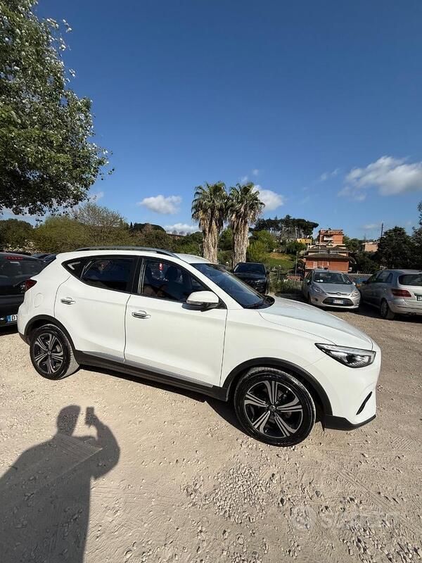 Bianco Usata 2023 MG ZS Tre volumi | 17.500 € (Molto cara) - Immagine 1/4