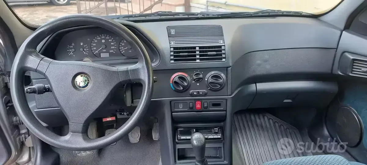 Usata Alfa Romeo 146 103 CV (75 kW) 1995 Grigio Utilitaria