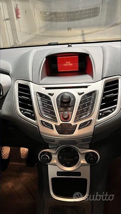 Usata Ford Fiesta Titanium 82 CV (60 kW) 2009 Grigio Berlina
