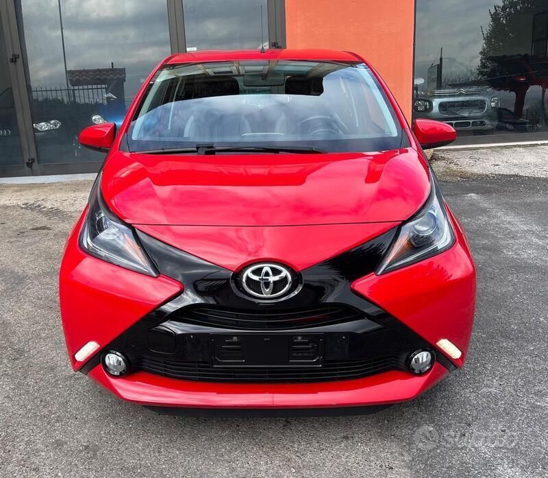 Usata Toyota Aygo x-style 72 CV (52 kW) 2018 Rosso Utilitaria