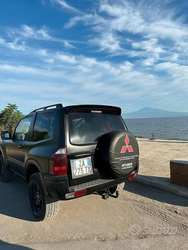 Usata Mitsubishi Pajero Intense 160 CV (117 kW) 2004 Nero SUV