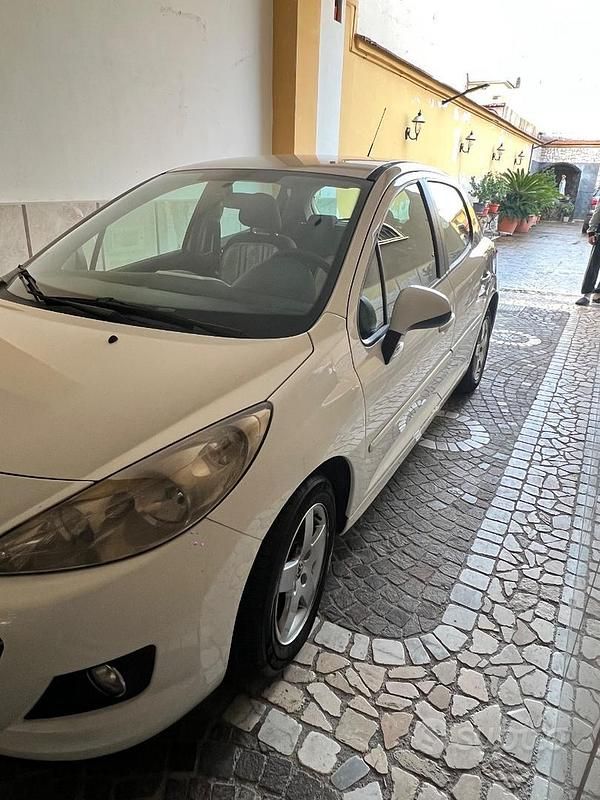 Usata Peugeot 207 88 CV (64 kW) 2011 Bianco Berlina