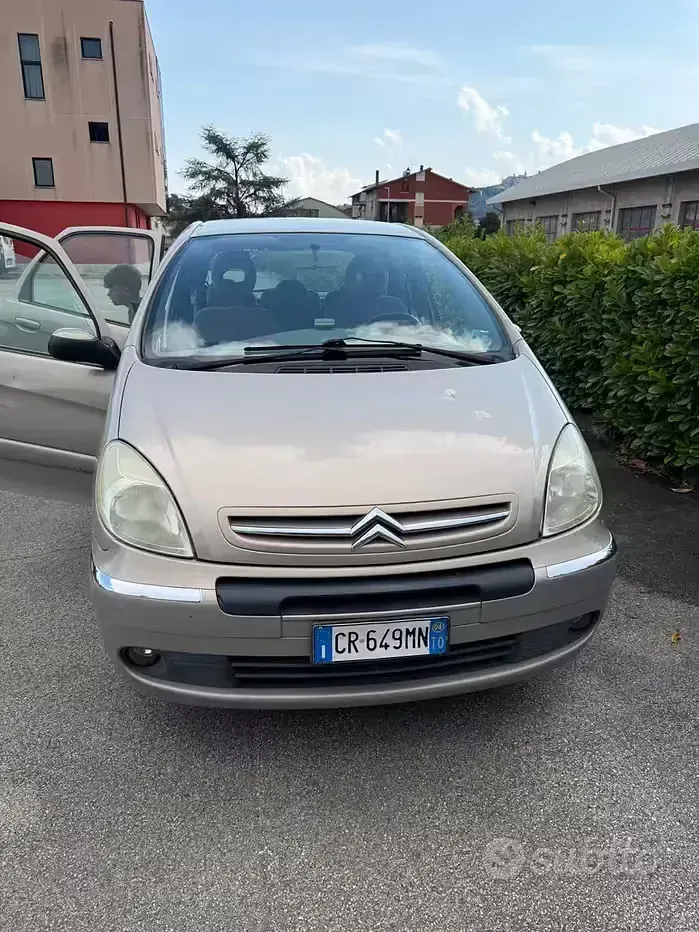 Usata Citroën Xsara Picasso Exclusive 90 CV (66 kW) 2004 Beige Monovolume