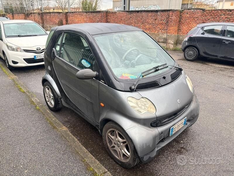 Usata 2006 Smart ForTwo Coupé Utilitaria | 2300 € (Buon prezzo) - Immagine 1/4
