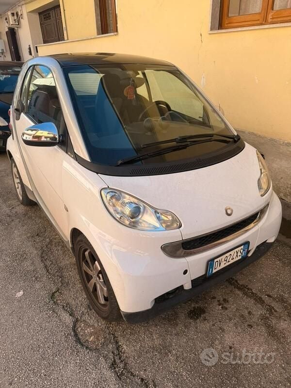 Usata 2009 Smart ForTwo Coupé Due volumi | 3800 € (Ottimo prezzo) - Immagine 1/4