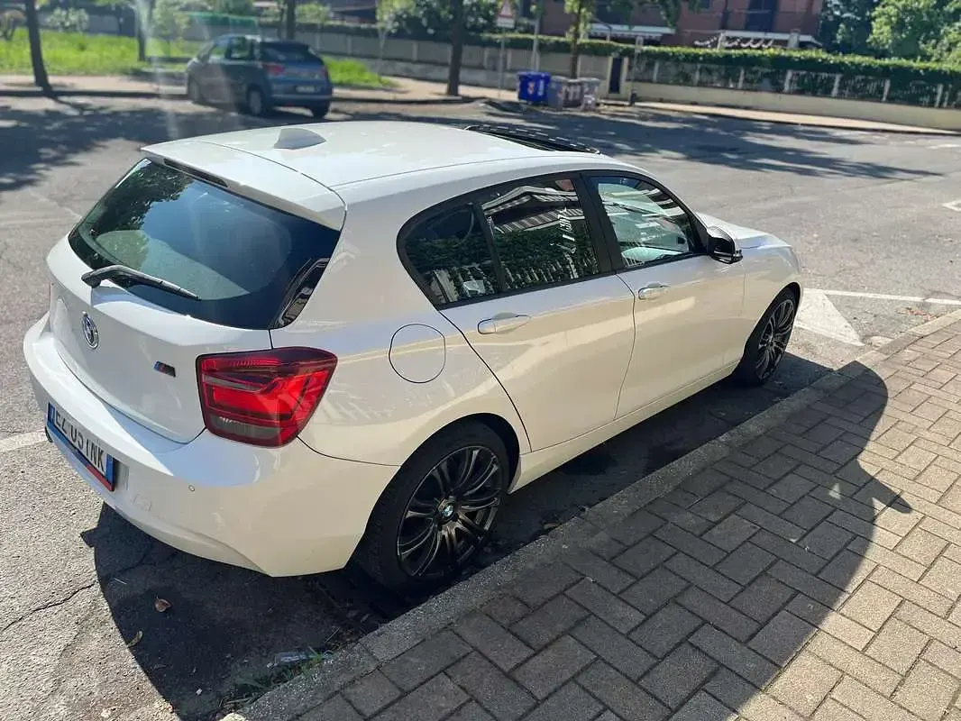 Usata BMW 118 Sport Line 143 CV (105 kW) 2015 Bianco Utilitaria