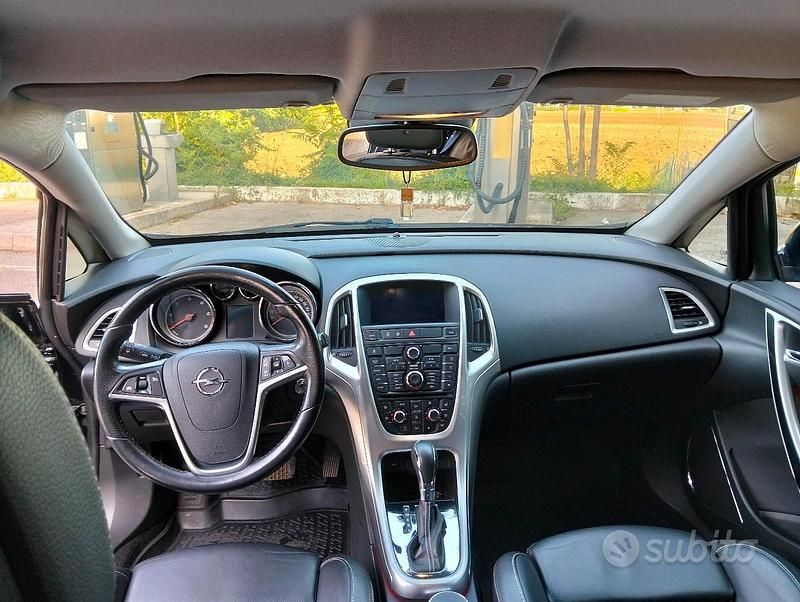 Usata Opel Astra Cosmo 160 CV (117 kW) 2010 Nero Berlina