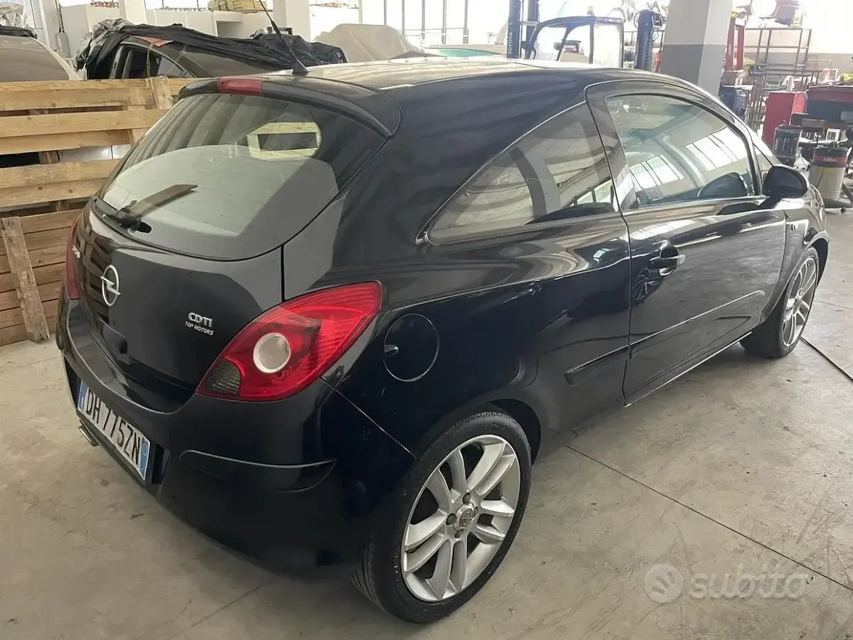 Usata Opel Corsa 90 CV (66 kW) 2007 Nero Utilitaria