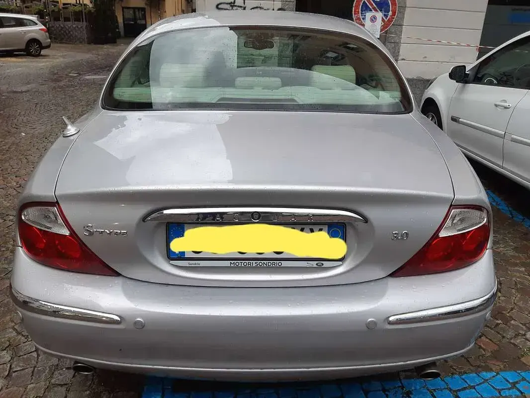 Usata Jaguar S-Type Executive 238 CV (175 kW) 2004 Argento Berlina