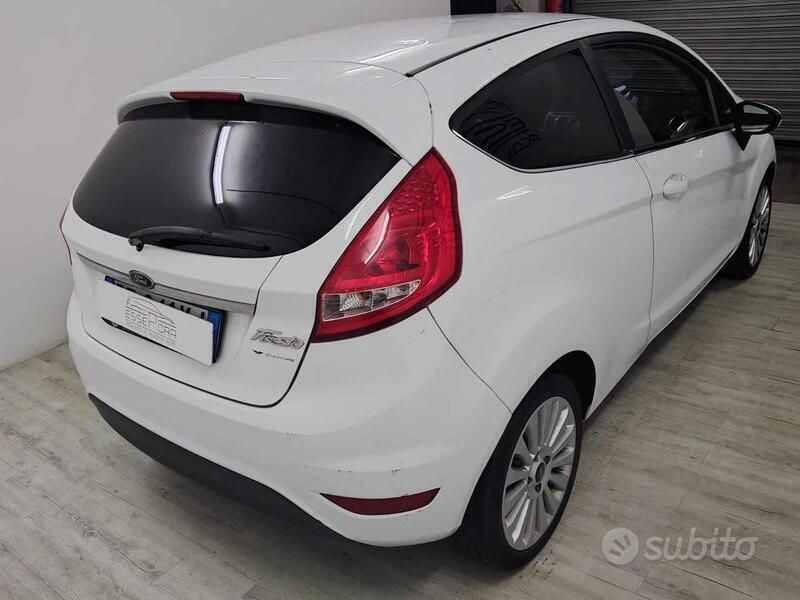 Usata Ford Fiesta Titanium 82 CV (60 kW) 2009 Utilitaria