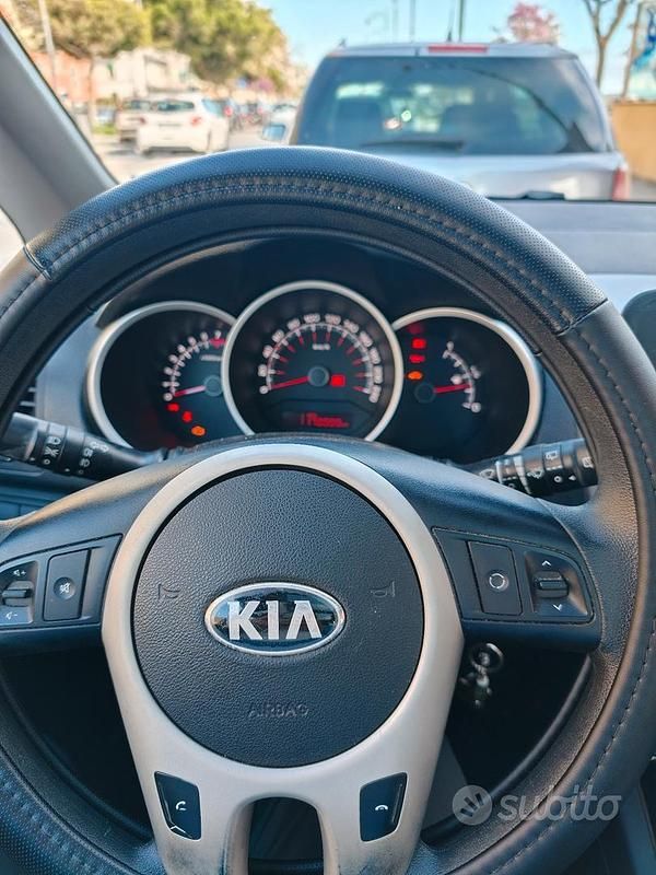 Usata Kia Venga 77 CV (56 kW) 2013 Bianco Utilitaria