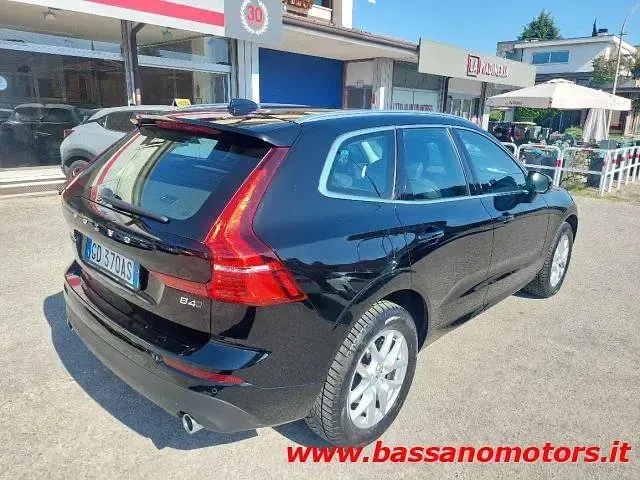 Usata Volvo XC60 Momentum 197 CV (144 kW) 2020 Nero metallizzato SUV