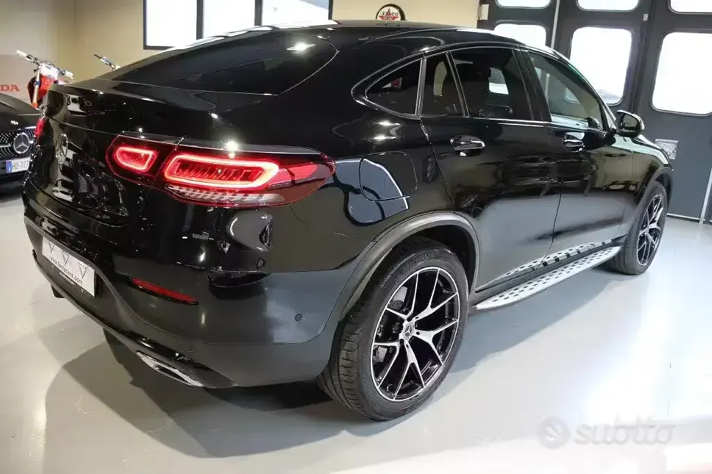 Usata Mercedes GLC300 Premium 245 CV (180 kW) 2022 Nero SUV