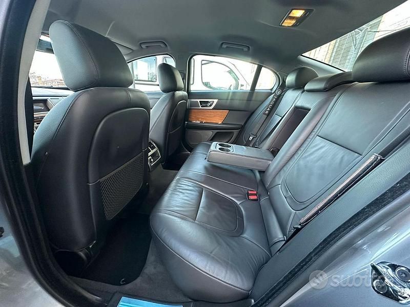 Usata Jaguar XF 163 CV (119 kW) 2014 Grigio Berlina