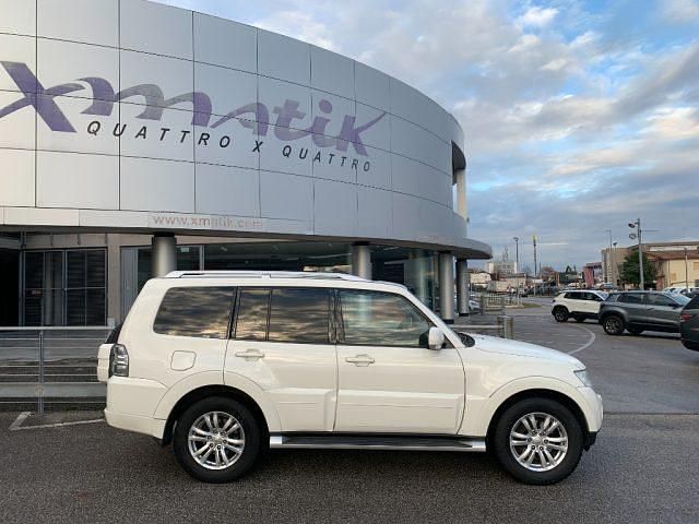 Usata Mitsubishi Pajero Instyle 200 CV (147 kW) 2010 Bianco pastello SUV
