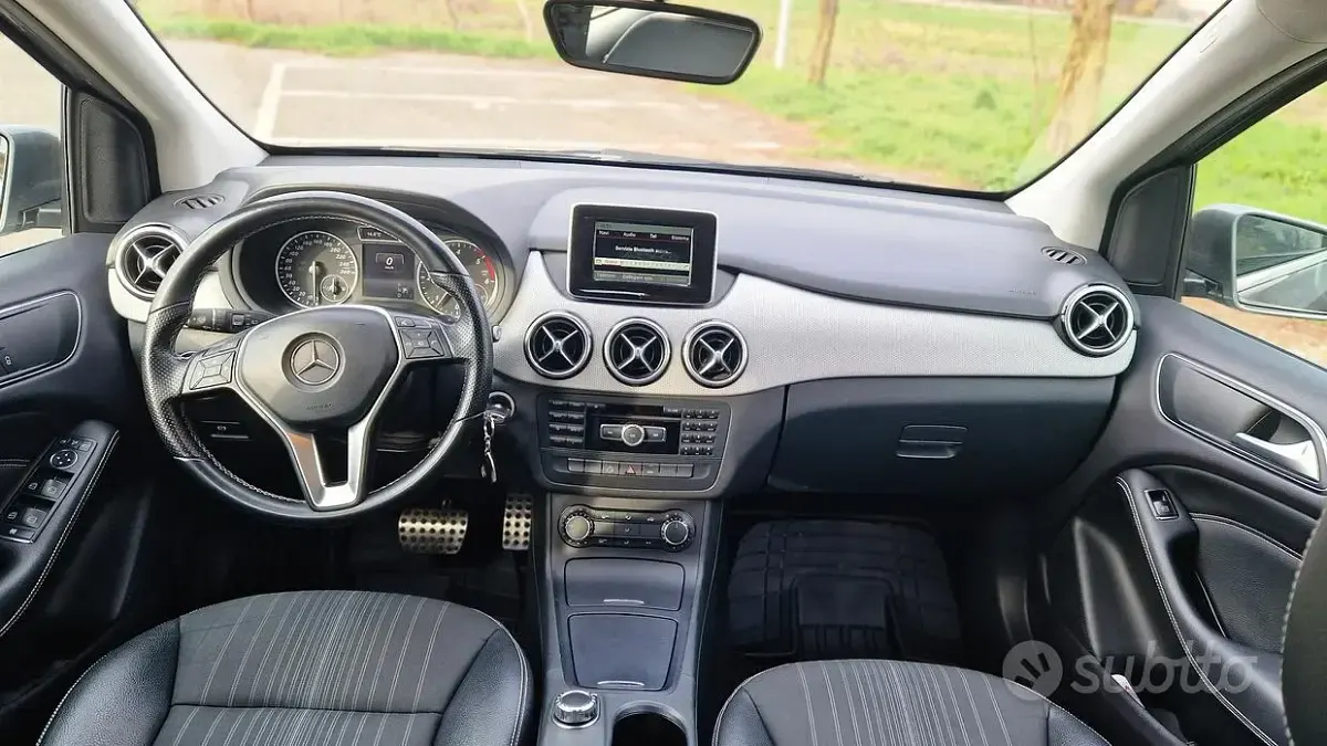 Usata Mercedes B200 136 CV (100 kW) 2013 Grigio Utilitaria