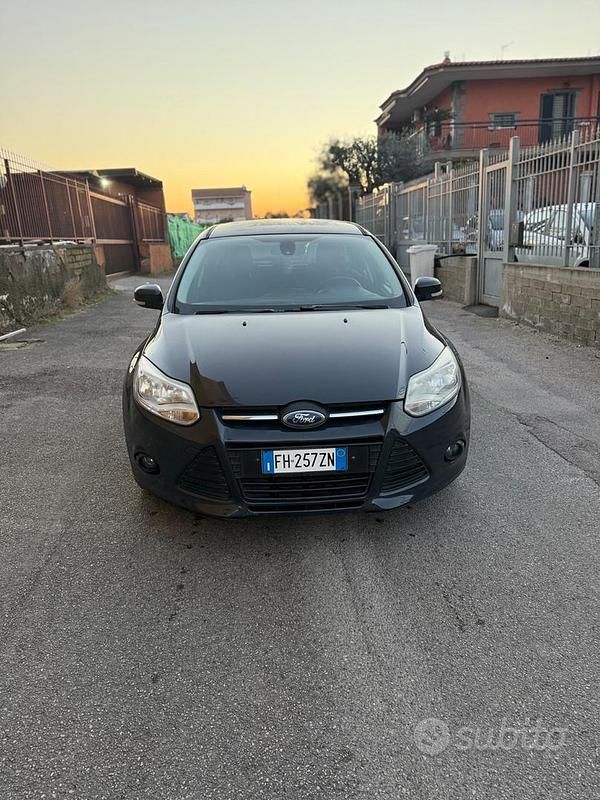 Usata Ford Focus 105 CV (77 kW) 2014 Blu Berlina