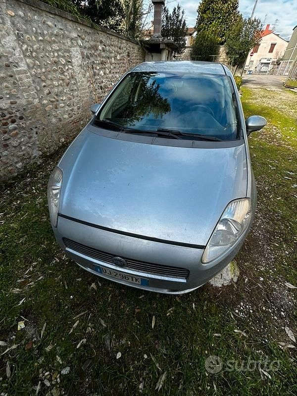 Usata Fiat Grande Punto Active 75 CV (55 kW) 2007 Grigio Utilitaria