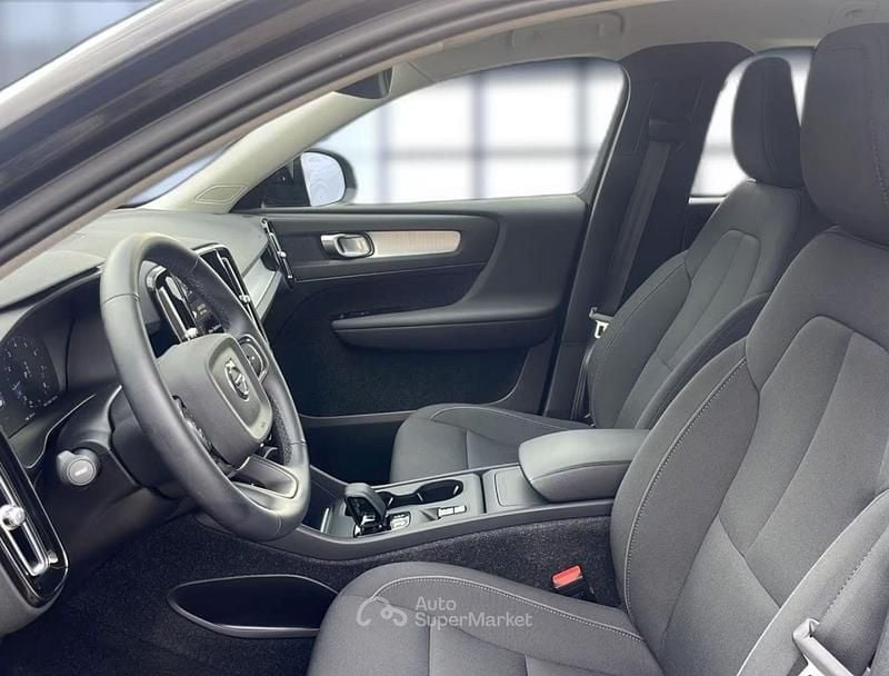 Usata Volvo XC40 Momentum 163 CV (119 kW) 2022 Nero SUV