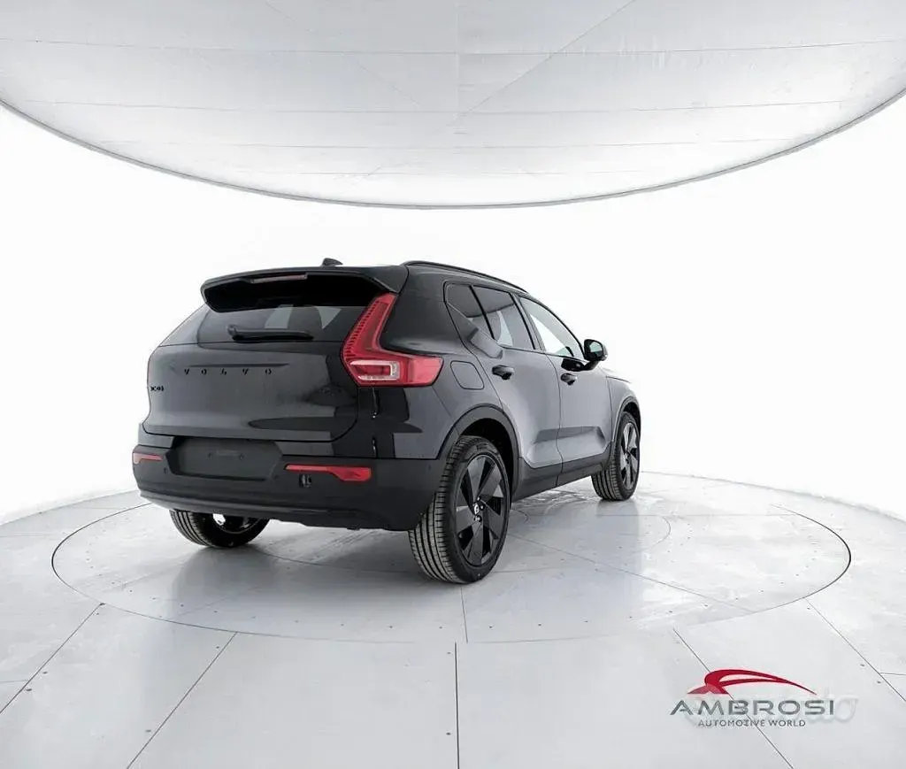 Nuova Volvo XC40 Plus 163 CV (119 kW) 2026 Onyx black SUV