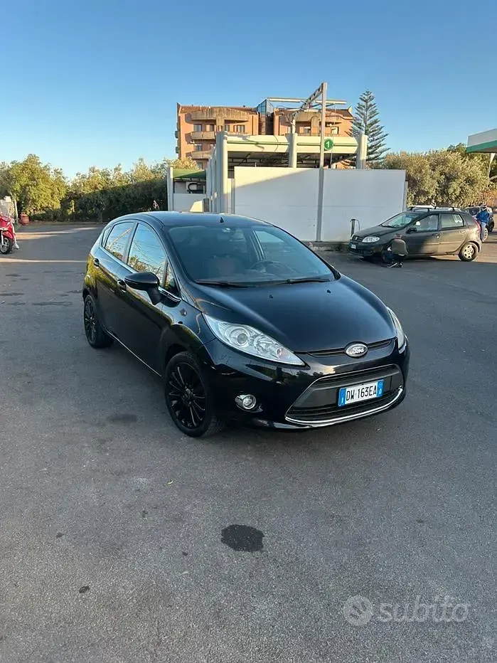 Usata Ford Fiesta Titanium 68 CV (50 kW) 2009 Nero Berlina
