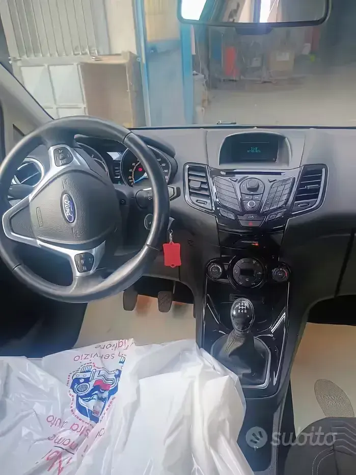 Usata Ford Fiesta 90 CV (66 kW) 2015 Nero Utilitaria