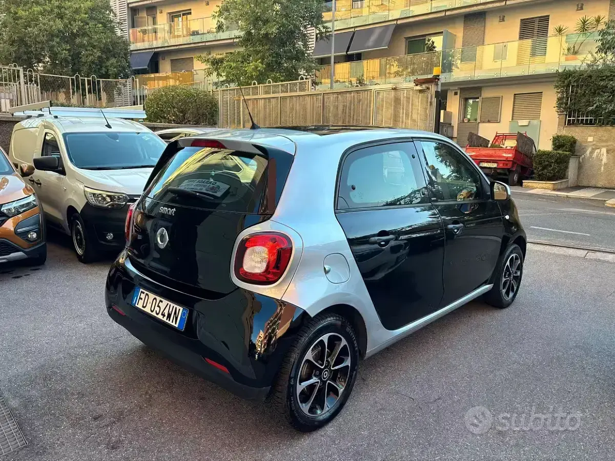 Usata Smart ForFour Prime 71 CV (52 kW) 2016 Nero Utilitaria